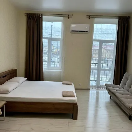 Family біля вокзалу недалеко від центру городоцька 151